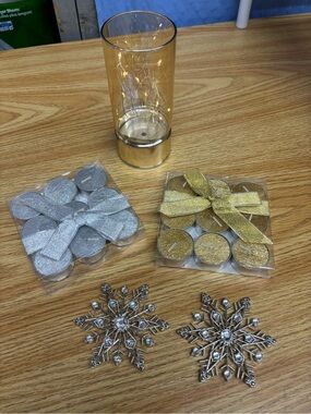 5 piece set of Christmas Holiday Items